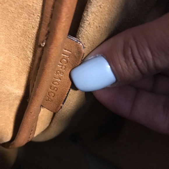 Burberry Tote - Picture 5 of 6